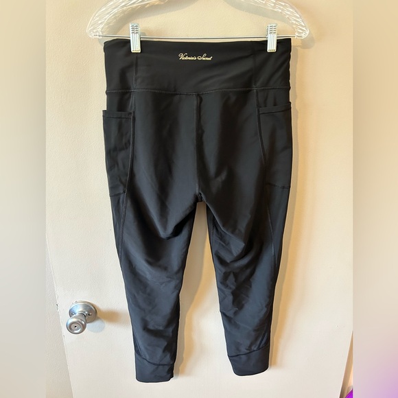 Black Victorias Secret 7/8 pocket leggings - Picture 3 of 3
